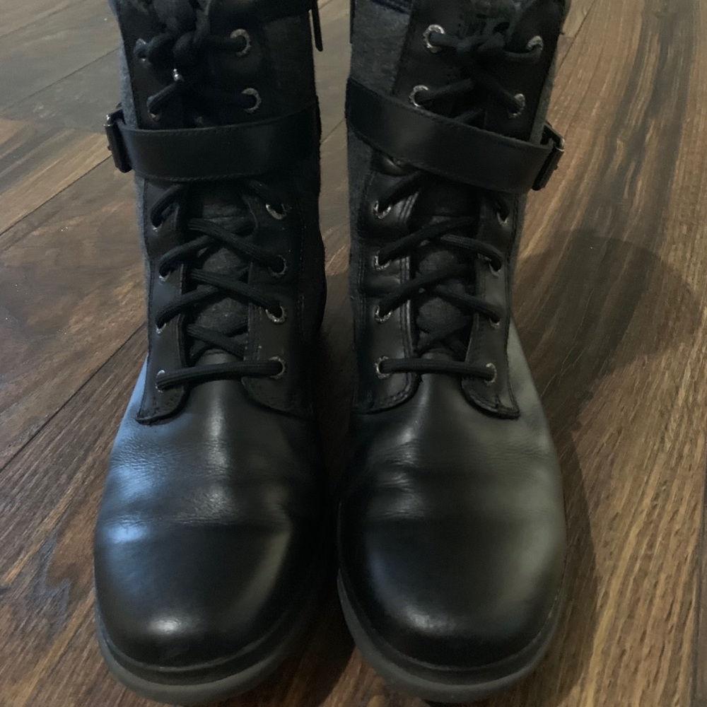 UGG Kesey Boots, 8.5, Black